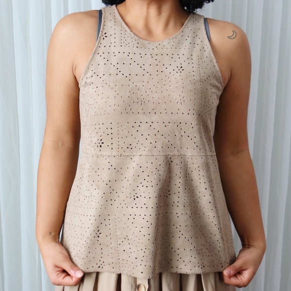 Neutral Textured Tank Top by BCBG (Size Medium) - Picture 2 of 8